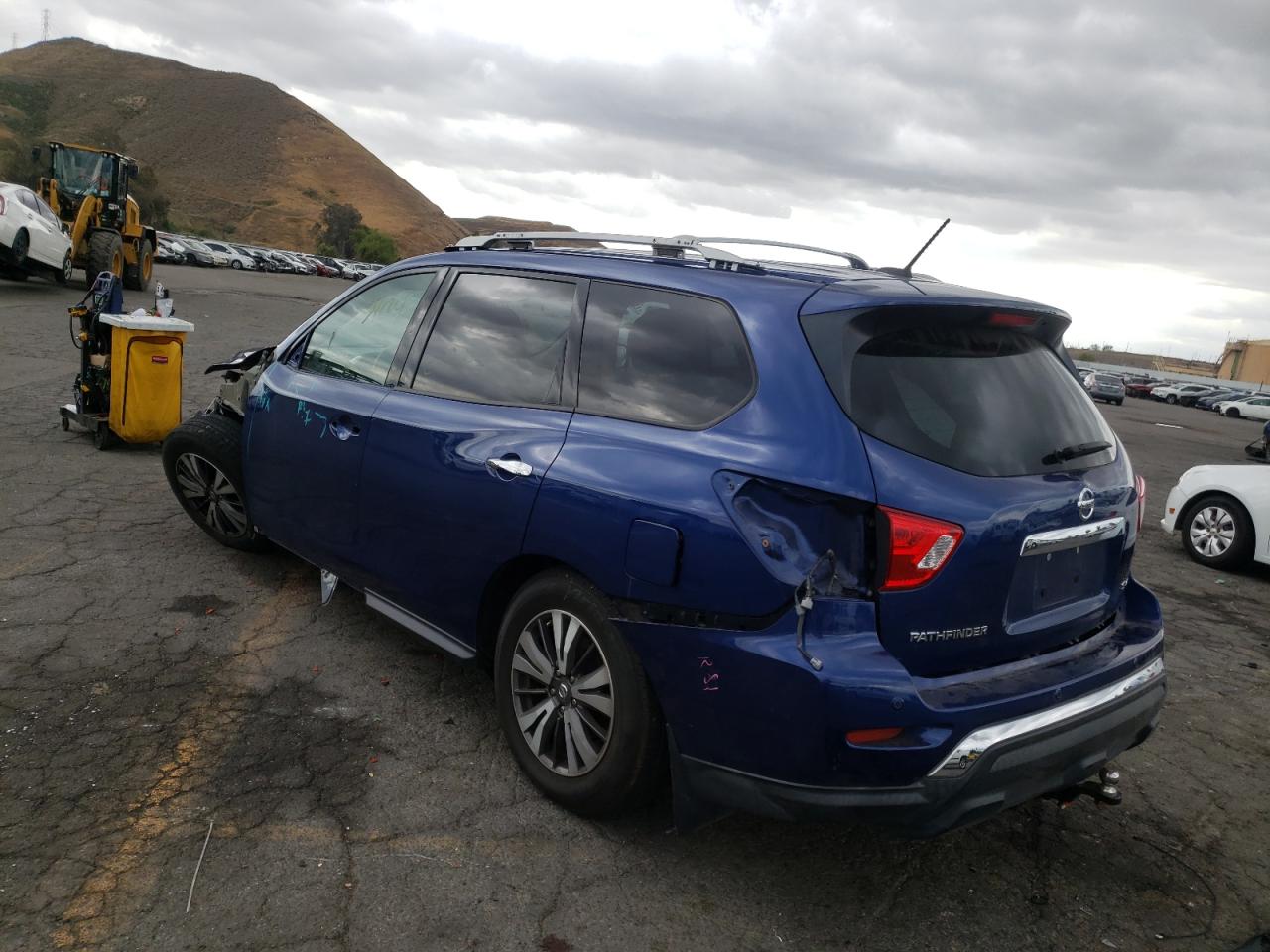Photo 3 from auction – 2018 NISSAN PATHFINDER with VIN 5N1DR2MN4JC603697
