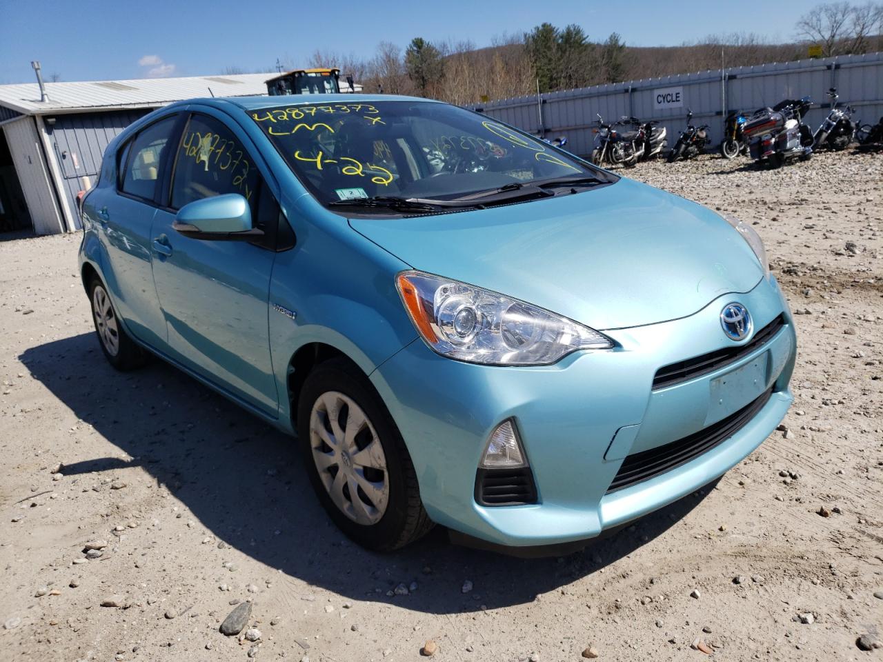 TOYOTA PRIUS C 2014 with VIN JTDKDTB34E1084525 - Photo from auction