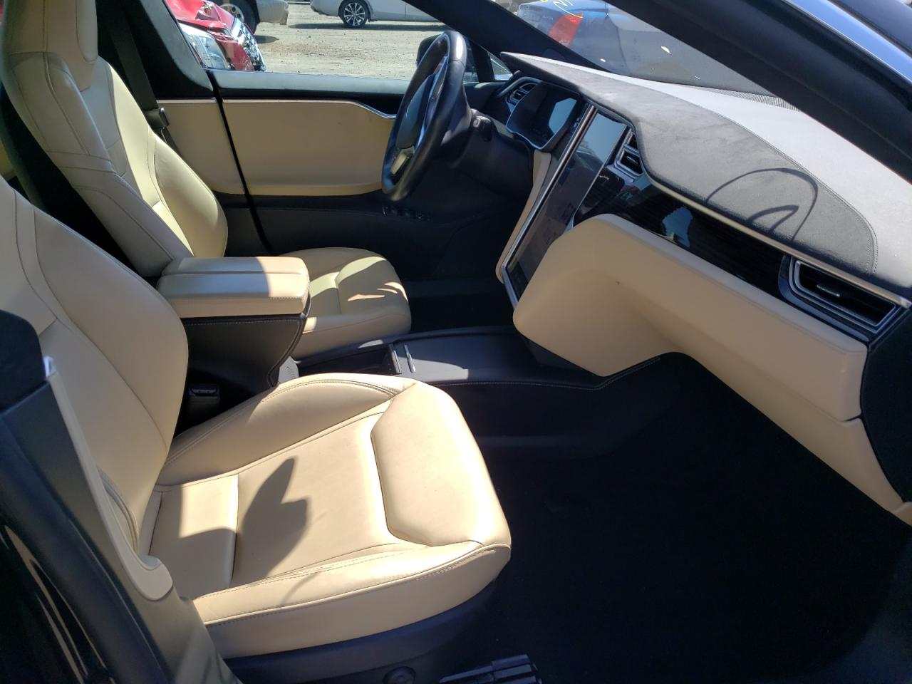 Photo 5 from auction – 2016 TESLA MODEL S with VIN 5YJSA1E47GF136497