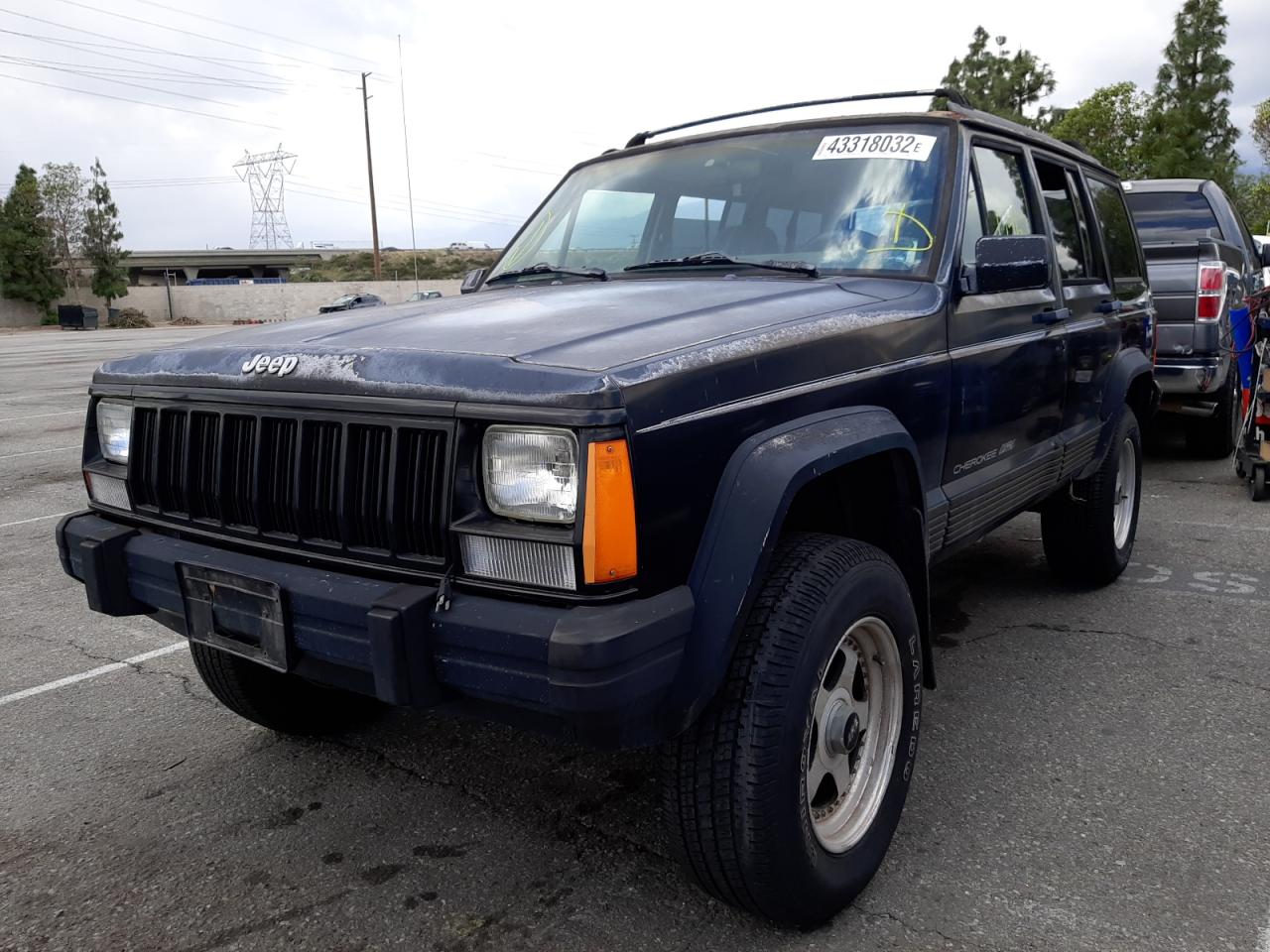 Photo 2 from auction – 1996 JEEP CHEROKEE with VIN 1J4FJ68S6TL301952
