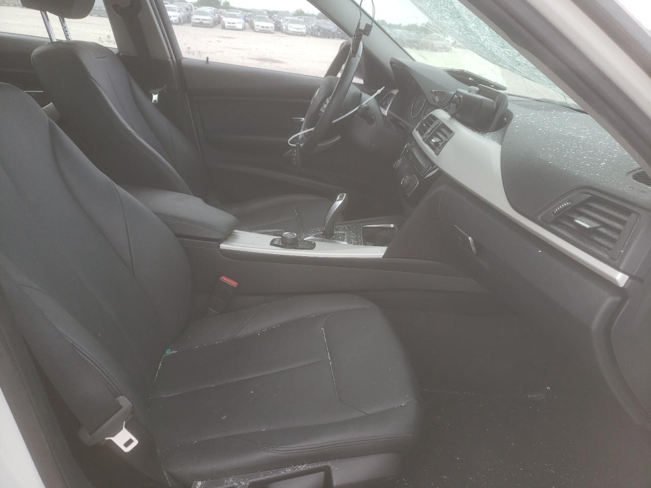 Photo 5 from auction – 2016 BMW 320 I with VIN WBA8E1G55GNU12243