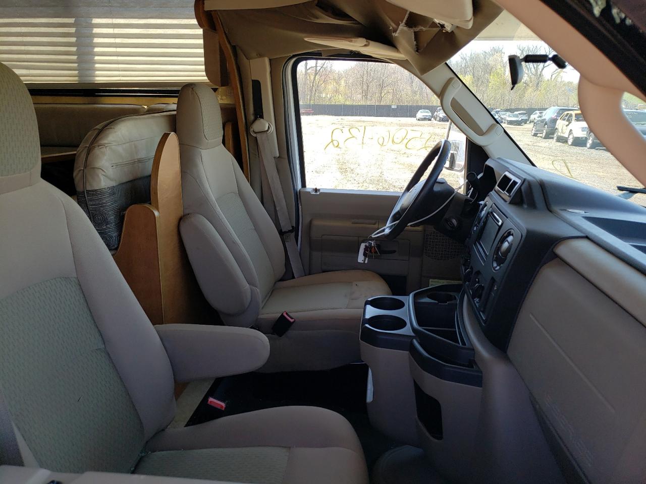 Photo 5 from auction – 2014 FORD ECONOLINE with VIN 1FDWE3FL1EDB09500