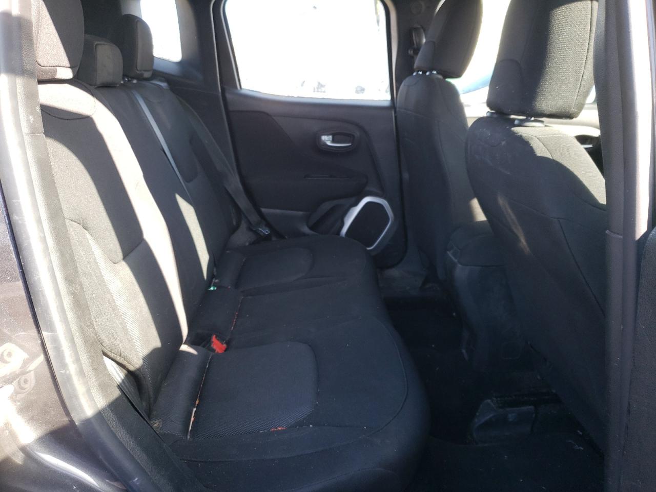 Photo 6 from auction – 2018 JEEP RENEGADE S with VIN ZACCJBAB3JPH45875