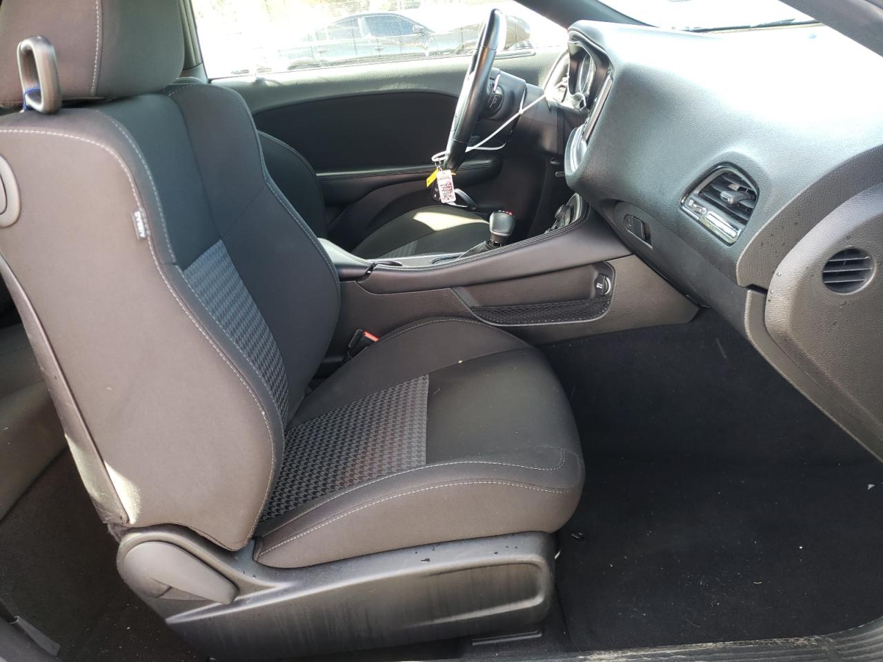 Photo 5 from auction – 2019 DODGE CHALLENGER with VIN 2C3CDZJG4KH759397