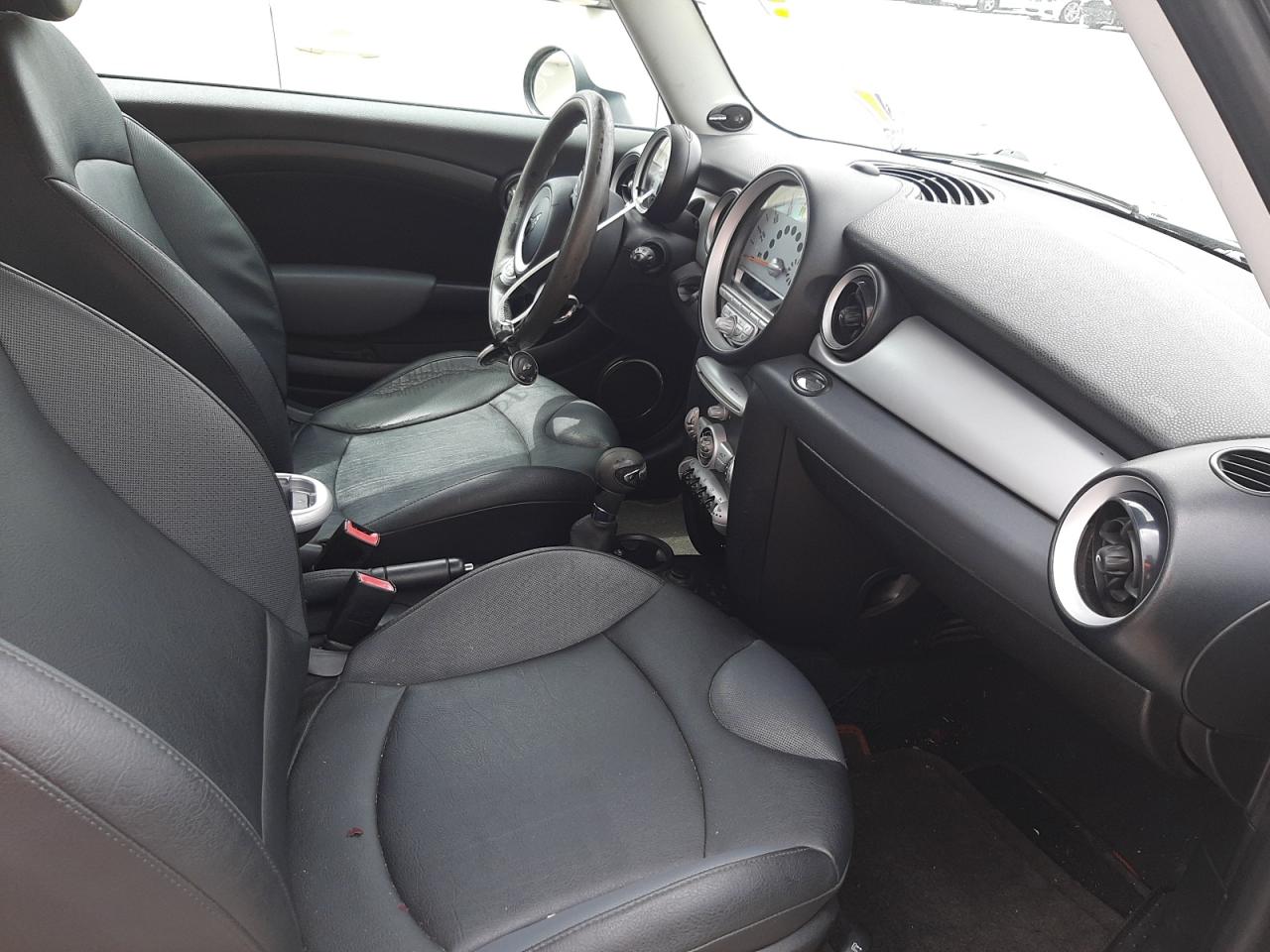 Photo 5 from auction – 2010 MINI COOPER with VIN WMWMF3C51ATZ63396