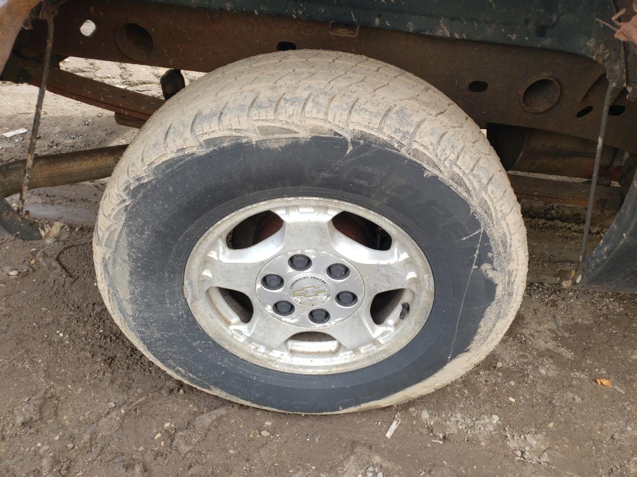 Photo 10 from auction – 2001 CHEVROLET SILVERADO with VIN 2GCEK19T511379800