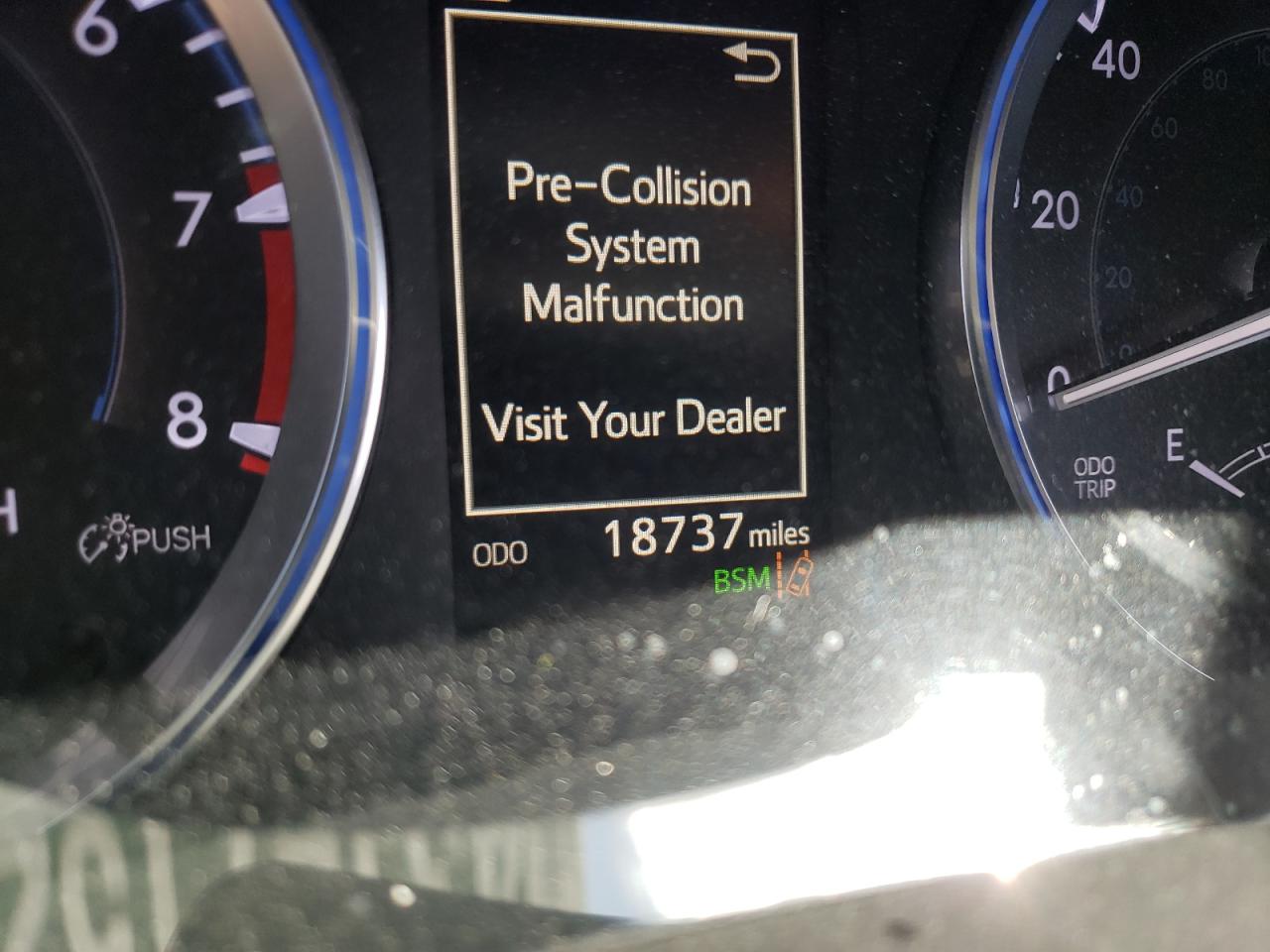 Photo 8 from auction – 2019 TOYOTA HIGHLANDER with VIN 5TDKZRFH2KS555919
