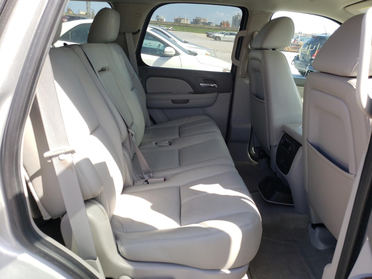 Photo 6 from auction – 2011 CHEVROLET TAHOE C150 with VIN 1GNSCBE01BR219849
