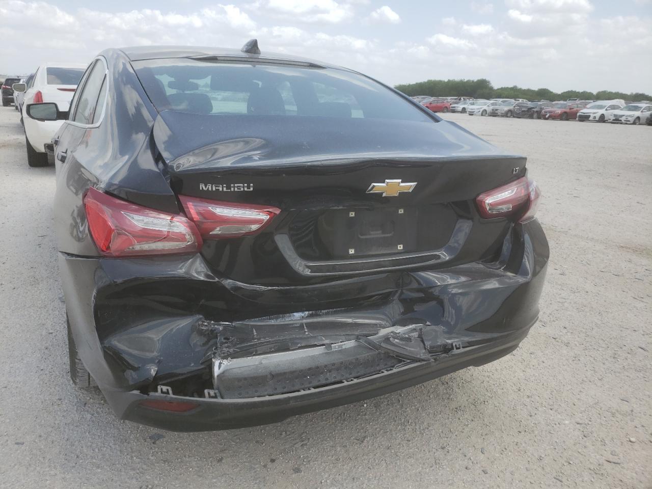 Photo 9 from auction – 2020 CHEVROLET MALIBU LT with VIN 1G1ZD5ST6LF089986