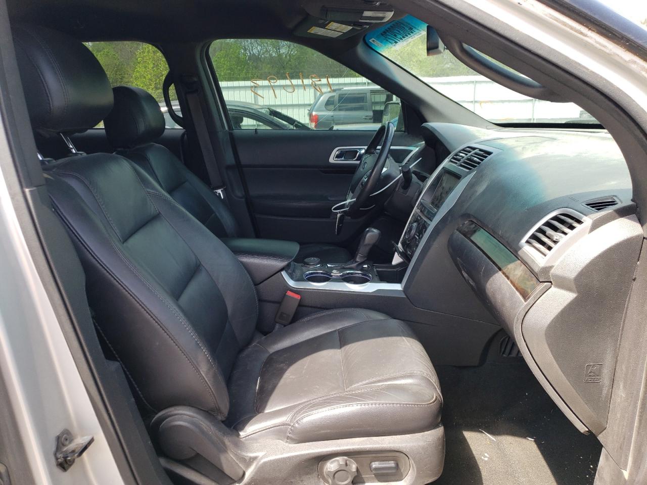 Photo 5 from auction – 2015 FORD EXPLORER L with VIN 1FM5K8F82FGB91217