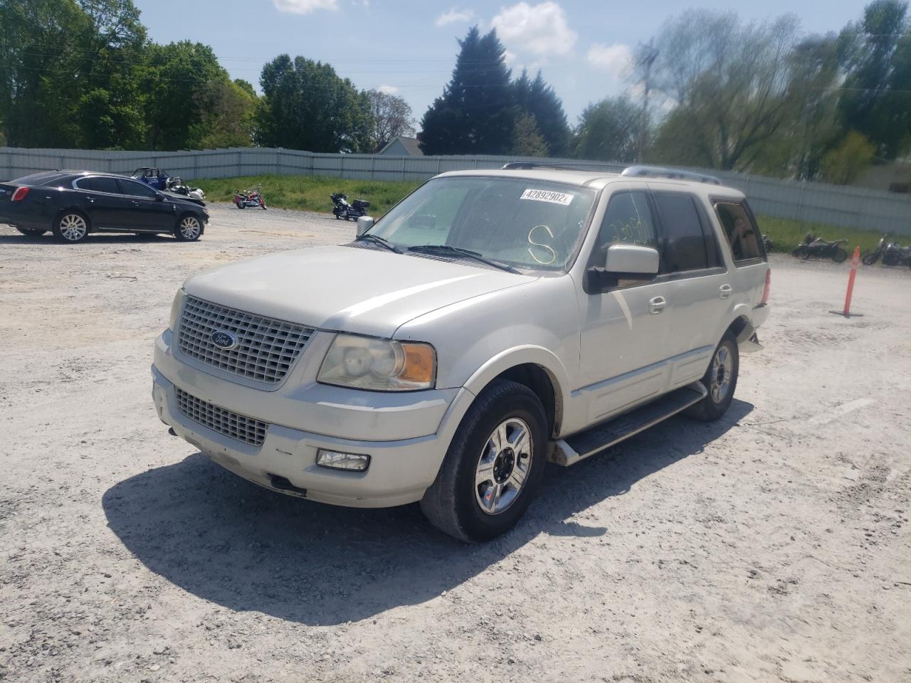 Photo 2 from auction – 2005 FORD EXPEDITION with VIN 1FMFU20595LA80552