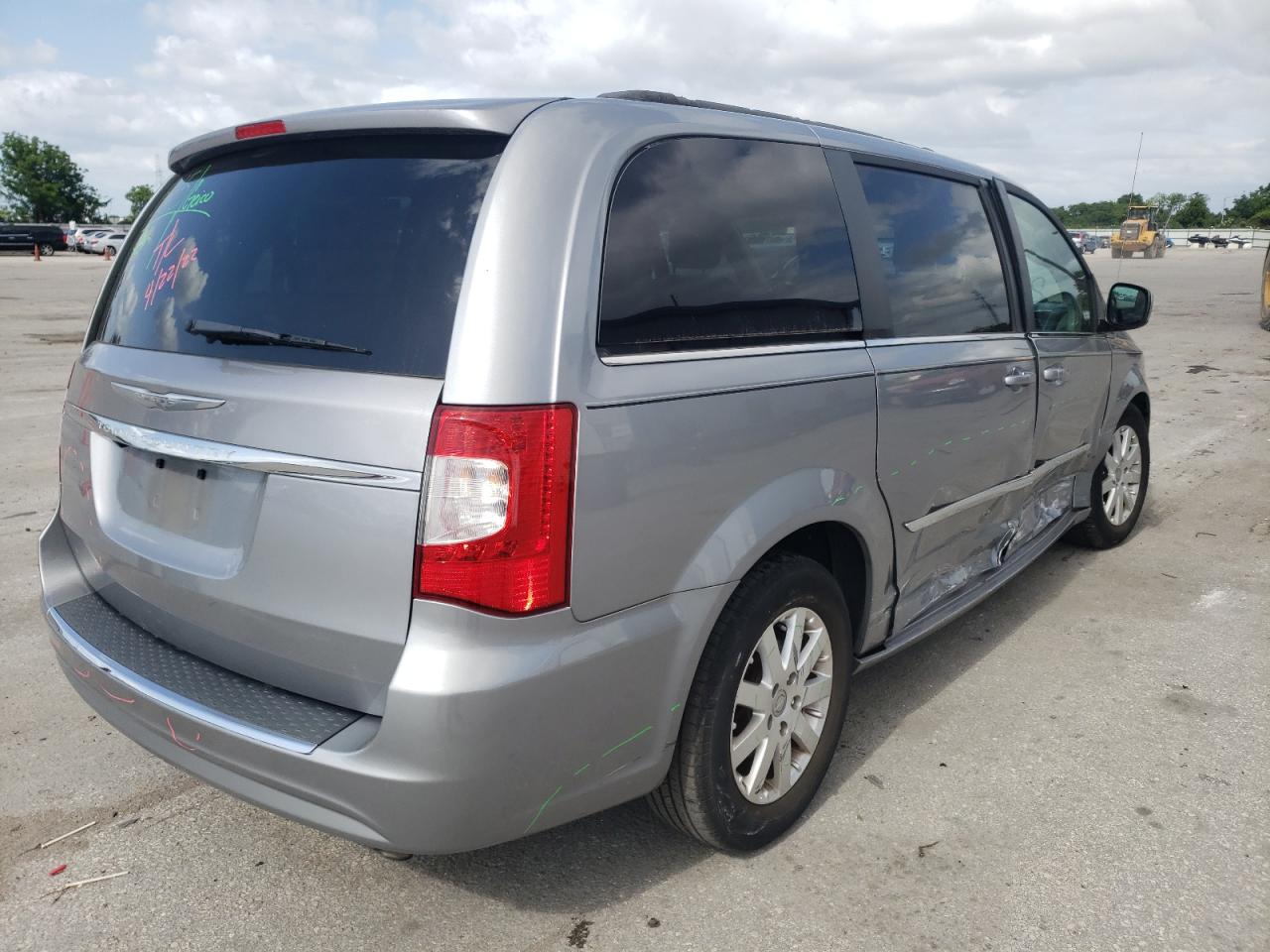 Photo 4 from auction – 2013 CHRYSLER TOWN & COU with VIN 2C4RC1BG9DR798508