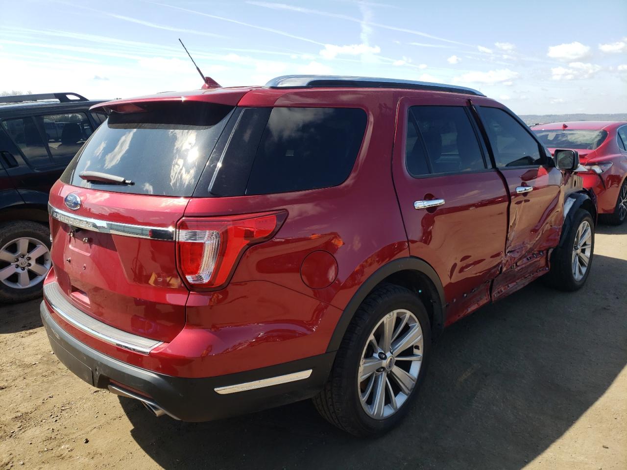Photo 4 from auction – 2019 FORD EXPLORER L with VIN 1FM5K7F80KGA97356