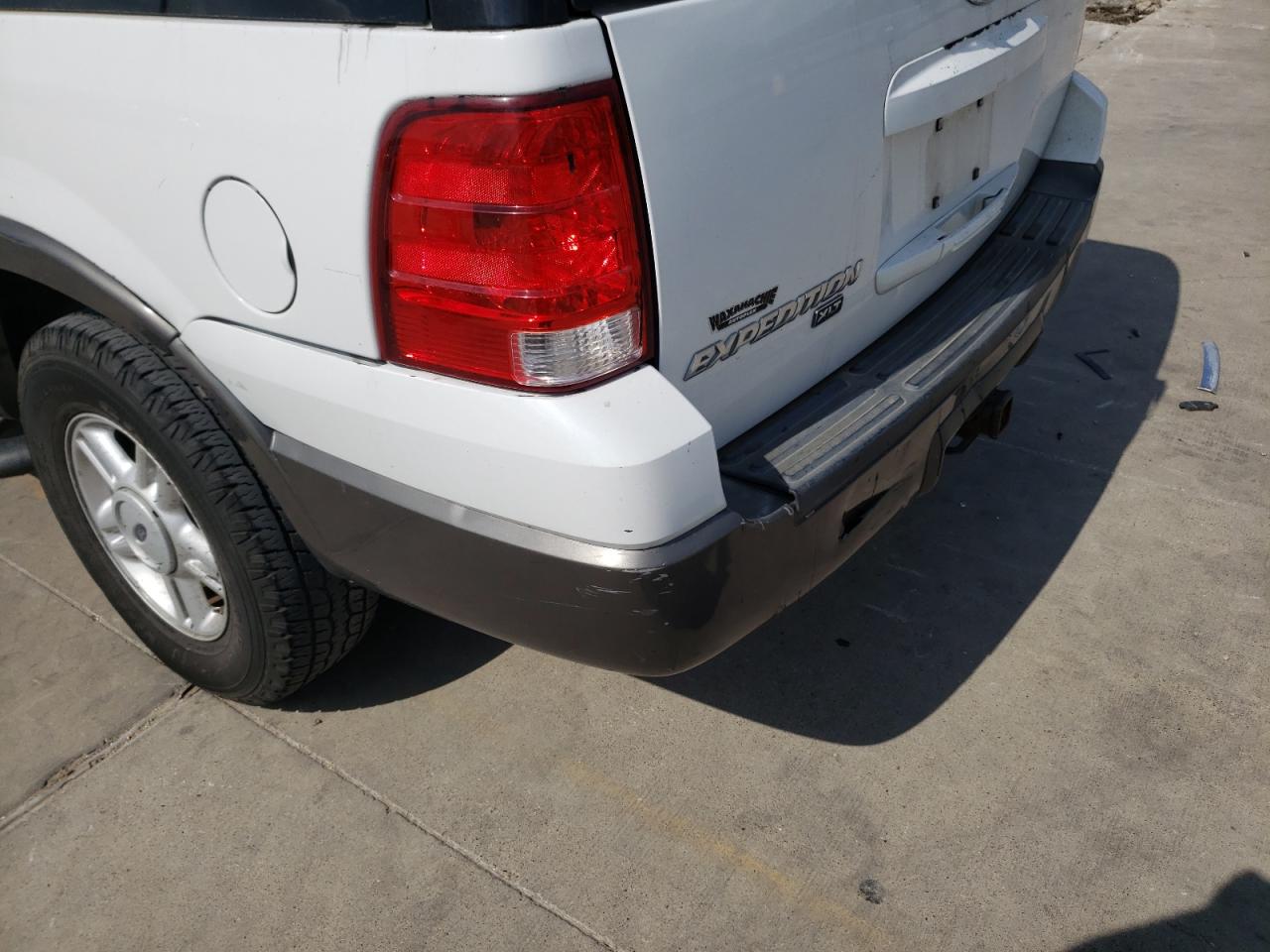 Photo 10 from auction – 2005 FORD EXPEDITION with VIN 1FMPU155X5LA85038
