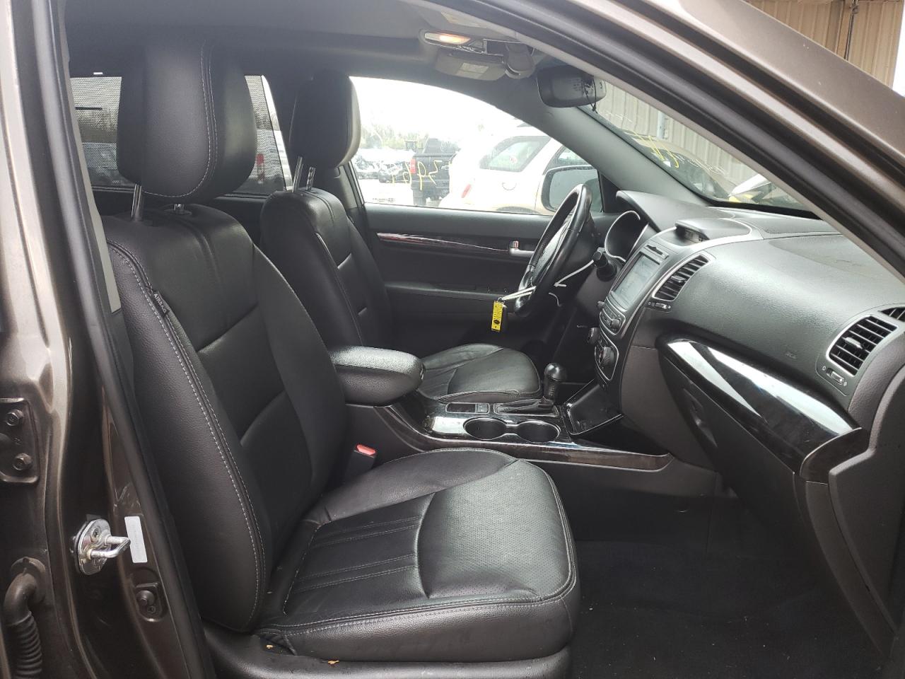 Photo 5 from auction – 2014 KIA SORENTO EX with VIN 5XYKU4A76EG431041