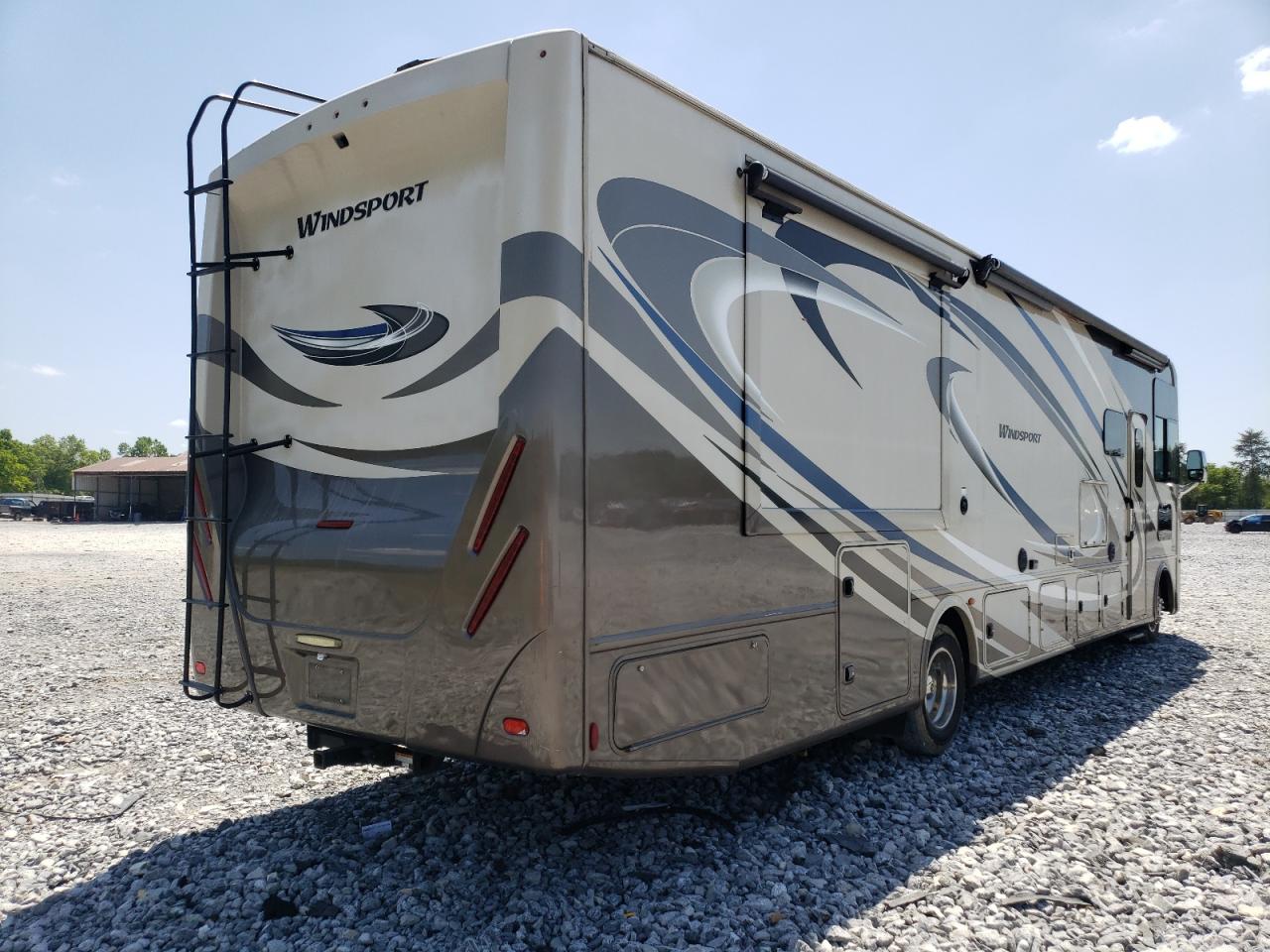 Photo 4 from auction – 2017 FORD F53 with VIN 1F66F5DY6H0A16353