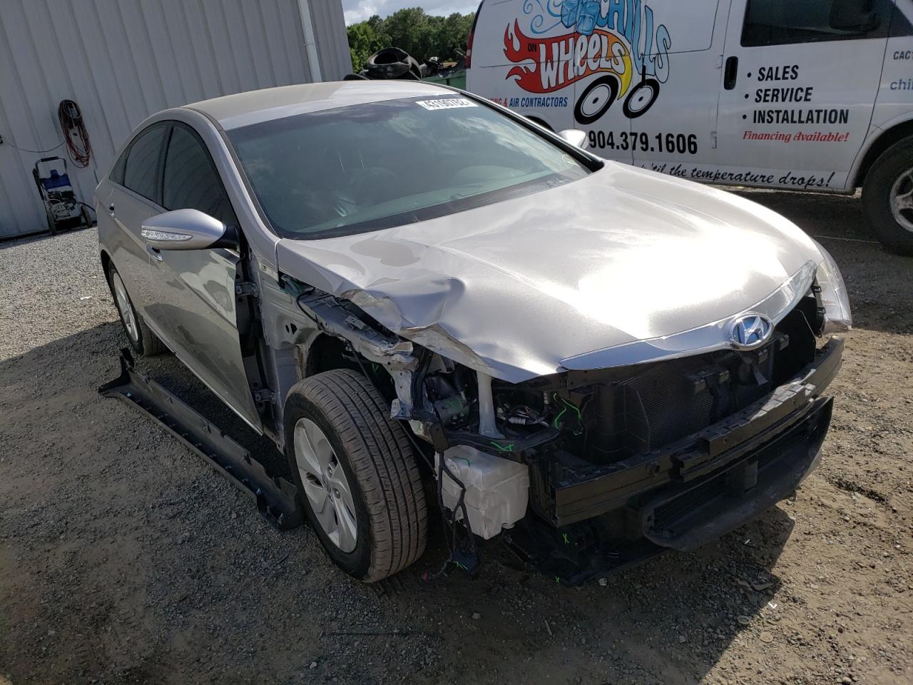 HYUNDAI SONATA HYB 2013 with VIN KMHEC4A44DA084907 - Photo from auction