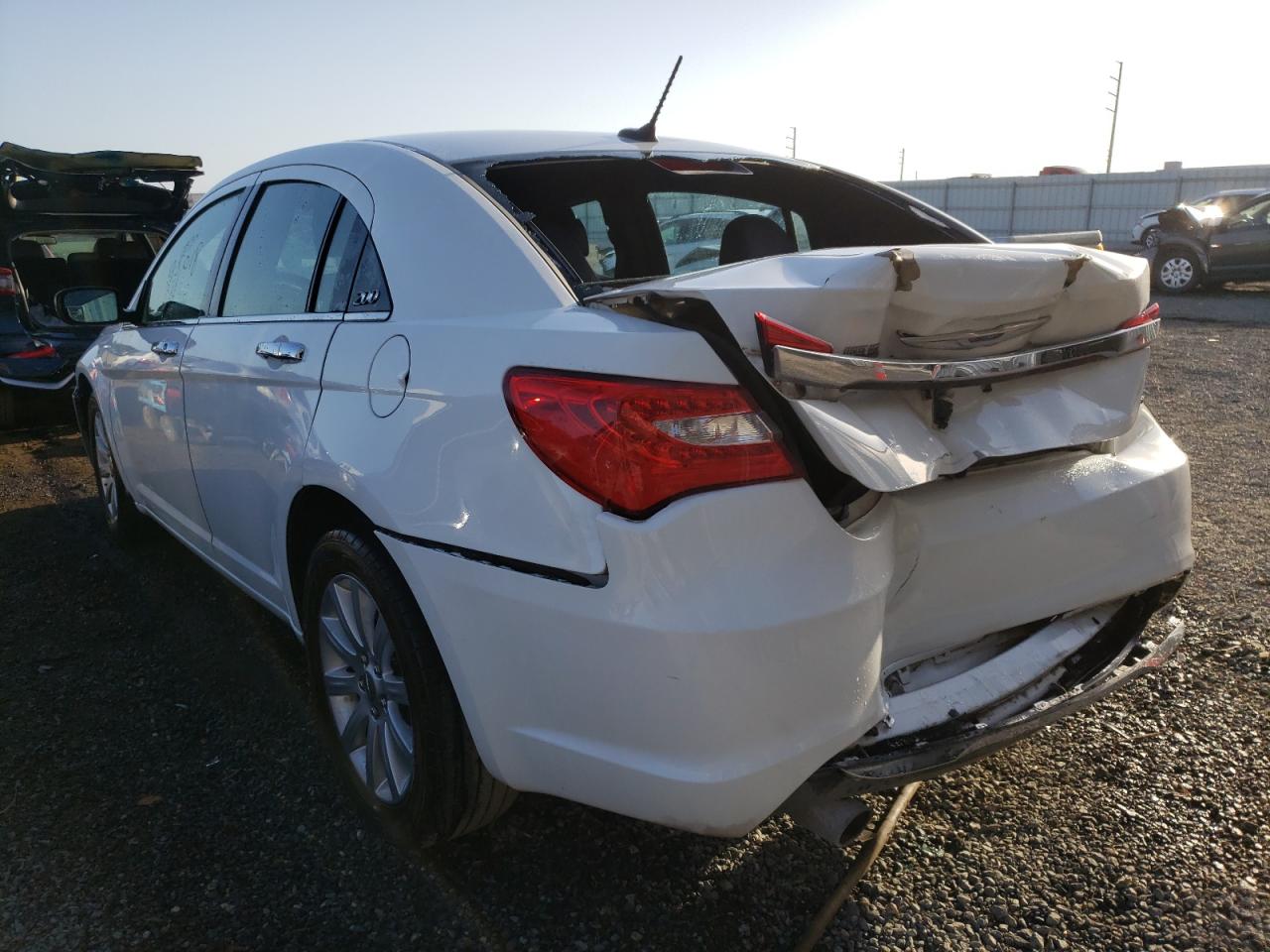 Photo 3 from auction – 2014 CHRYSLER 200 LIMITE with VIN 1C3CCBCGXEN100517