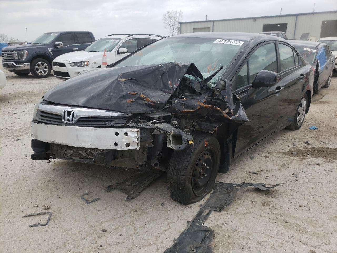 Photo 2 from auction – 2012 HONDA CIVIC LX with VIN 19XFB2F5XCE105398