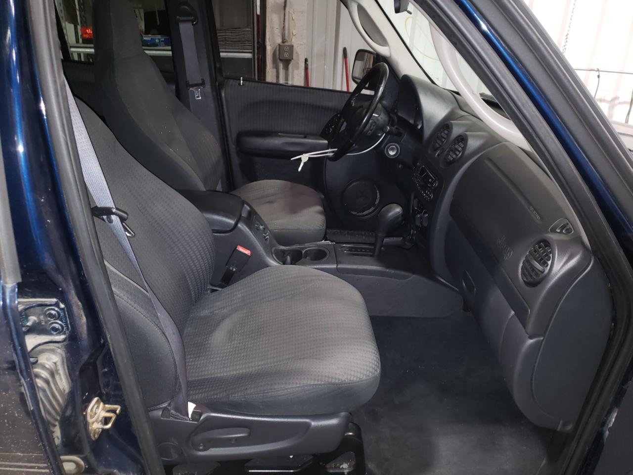 Photo 5 from auction – 2002 JEEP LIBERTY SP with VIN 1J4GL48K42W133227