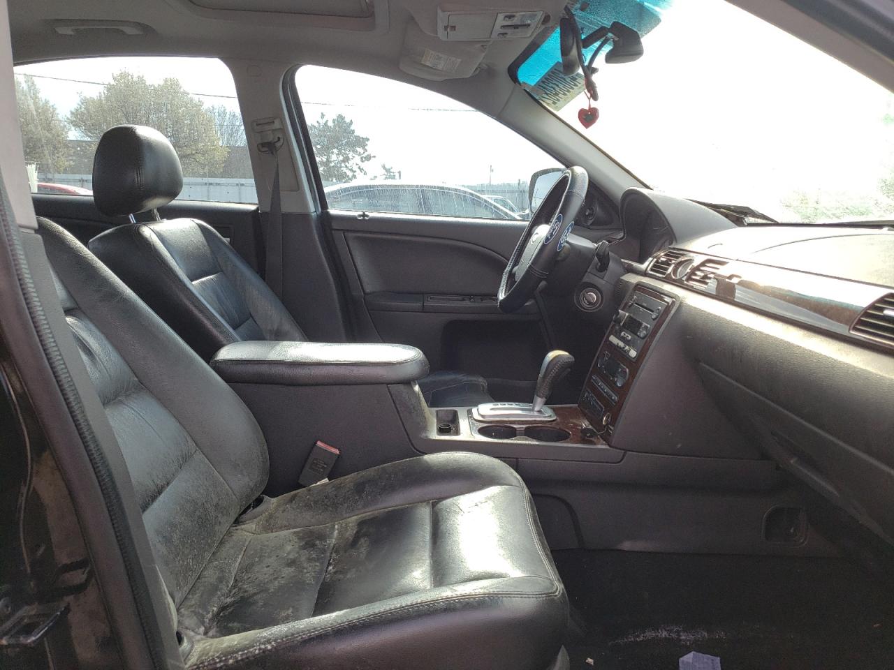 Photo 5 from auction – 2005 FORD FIVE HUNDR with VIN 1FAFP25145G124201