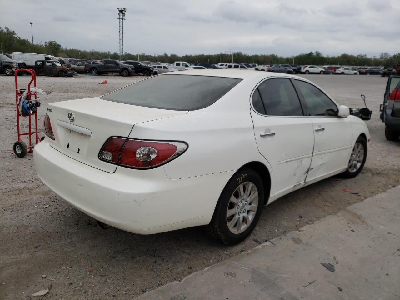 Photo 4 from auction – 2003 LEXUS ES 300 with VIN JTHBF30G736015696