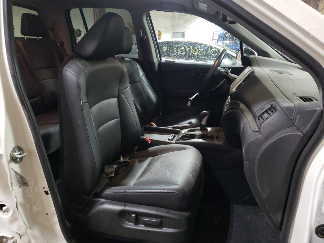 Photo 5 from auction – 2019 HONDA RIDGELINE with VIN 5FPYK3F77KB004495