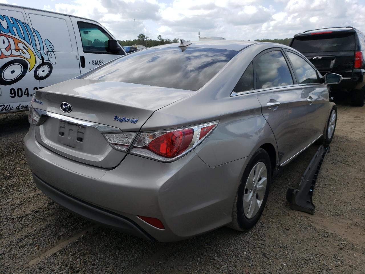 Photo 4 from auction – 2013 HYUNDAI SONATA HYB with VIN KMHEC4A44DA084907