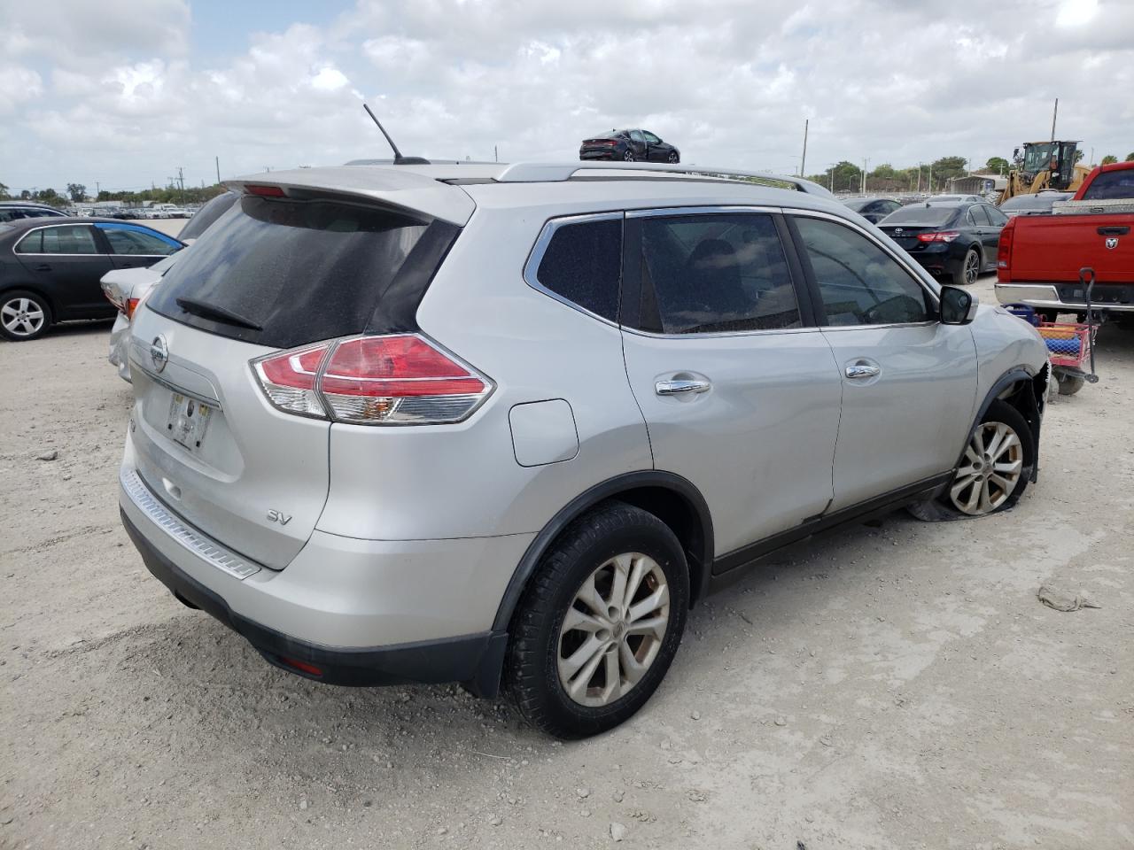 Photo 4 from auction – 2015 NISSAN ROGUE S with VIN KNMAT2MTXFP510383
