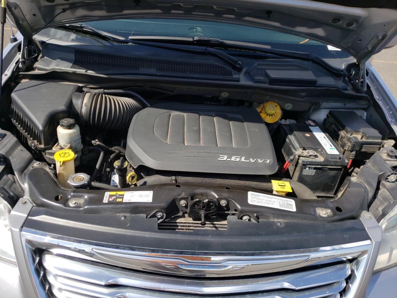 Photo 7 from auction – 2014 CHRYSLER TOWN & COU with VIN 2C4RC1BG7ER295884