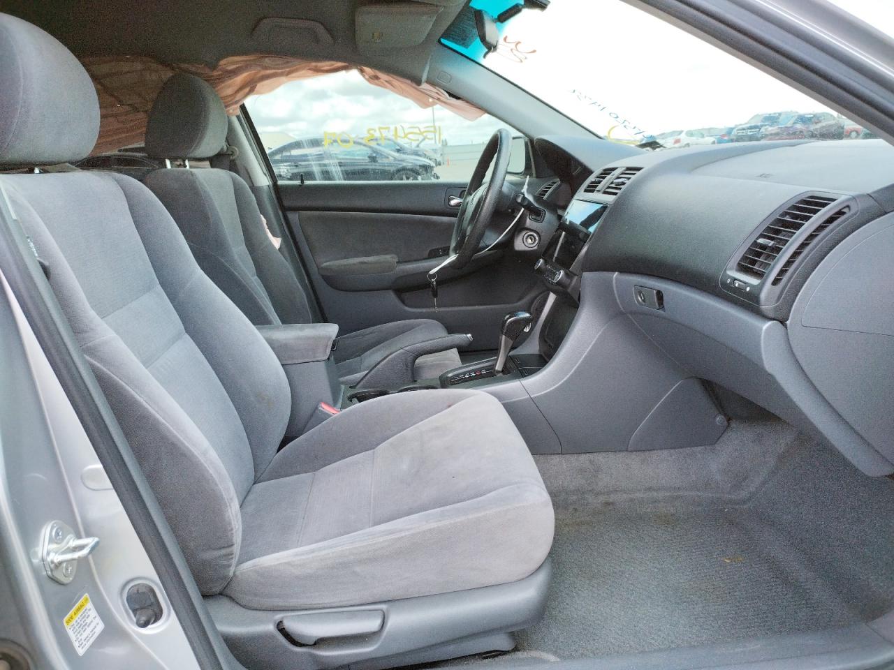 Photo 5 from auction – 2007 HONDA ACCORD VAL with VIN JHMCM56147C009936