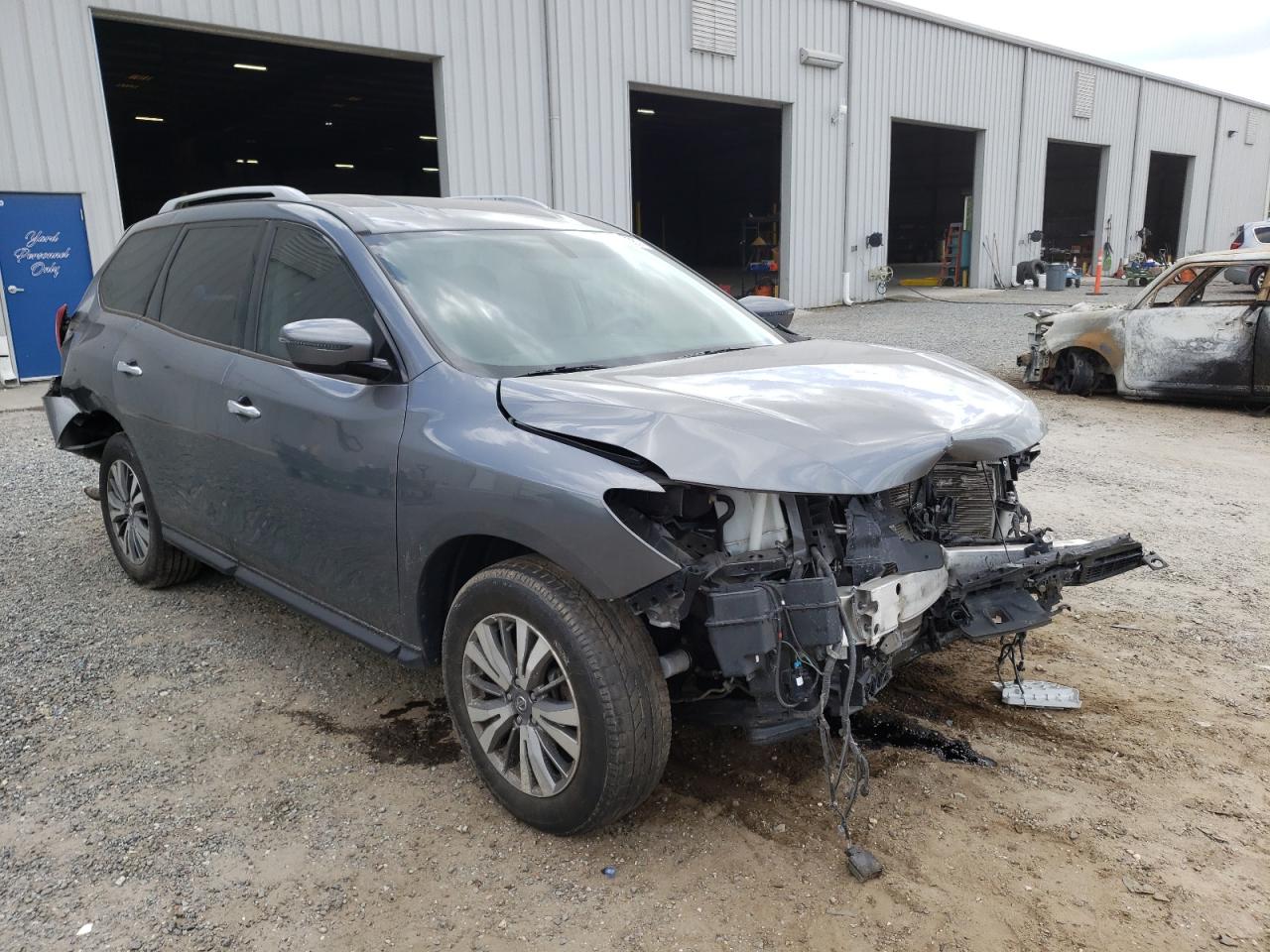 NISSAN PATHFINDER 2019 with VIN 5N1DR2MN4KC617102 - Photo from auction