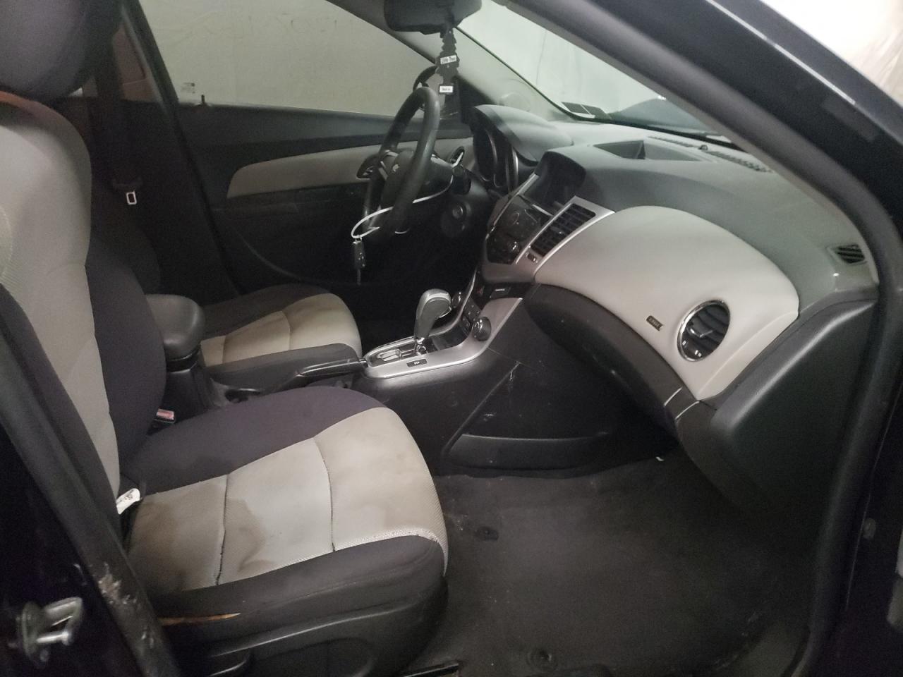 Photo 5 from auction – 2012 CHEVROLET CRUZE LS with VIN 1G1PC5SH7C7391349