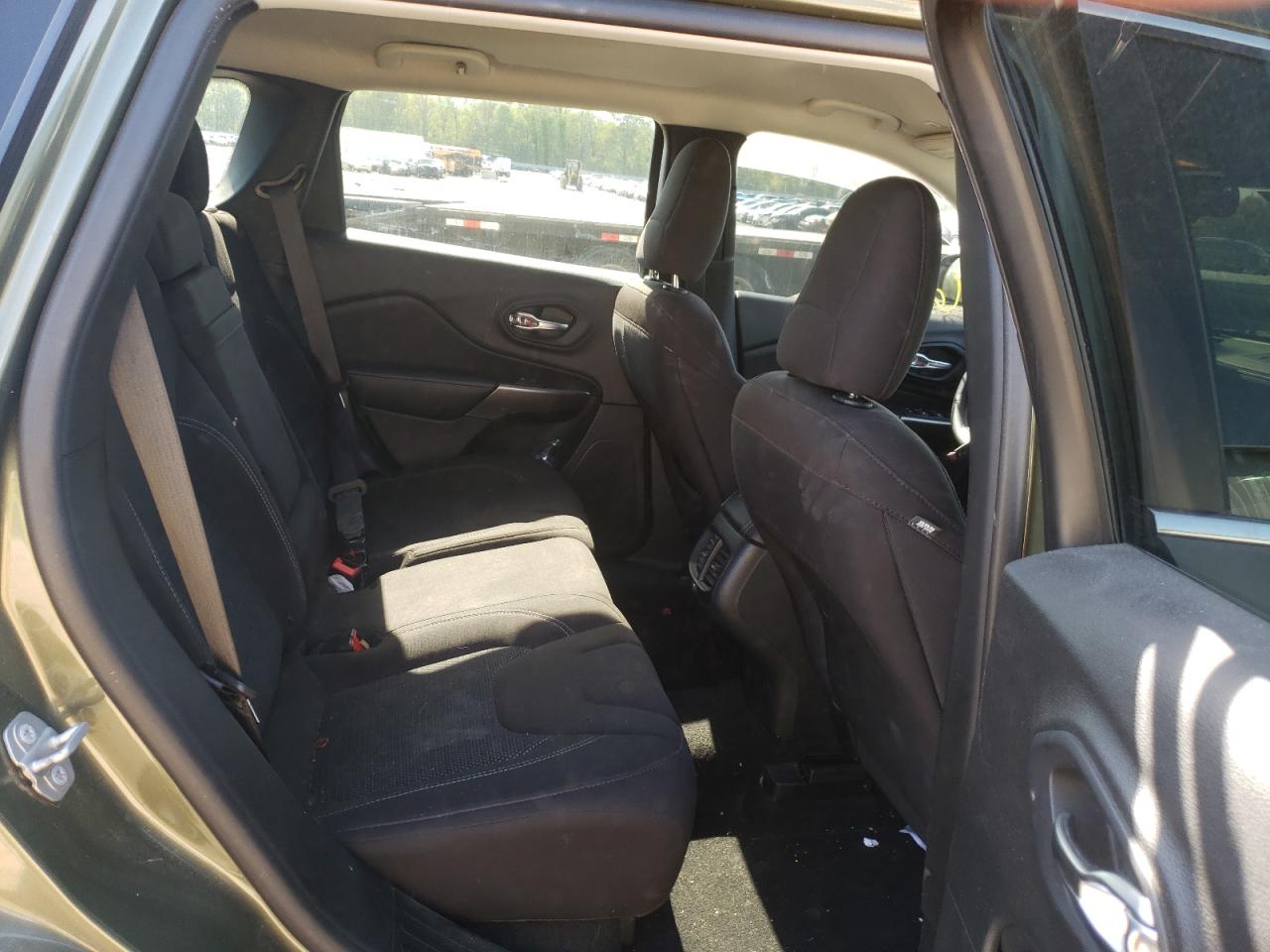 Photo 6 from auction – 2019 JEEP CHEROKEE L with VIN 1C4PJLCB3KD370543