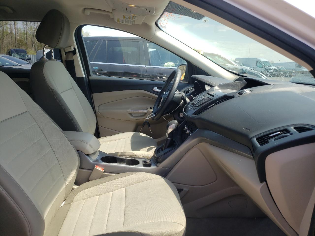 Photo 5 from auction – 2015 FORD ESCAPE SE with VIN 1FMCU9GX3FUC03681