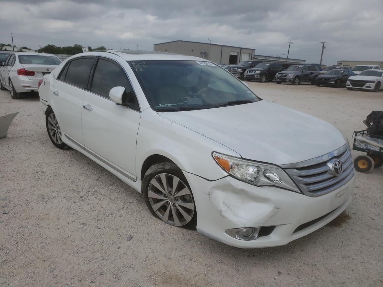 TOYOTA AVALON BAS 2011 with VIN 4T1BK3DB4BU392391 - Photo from auction