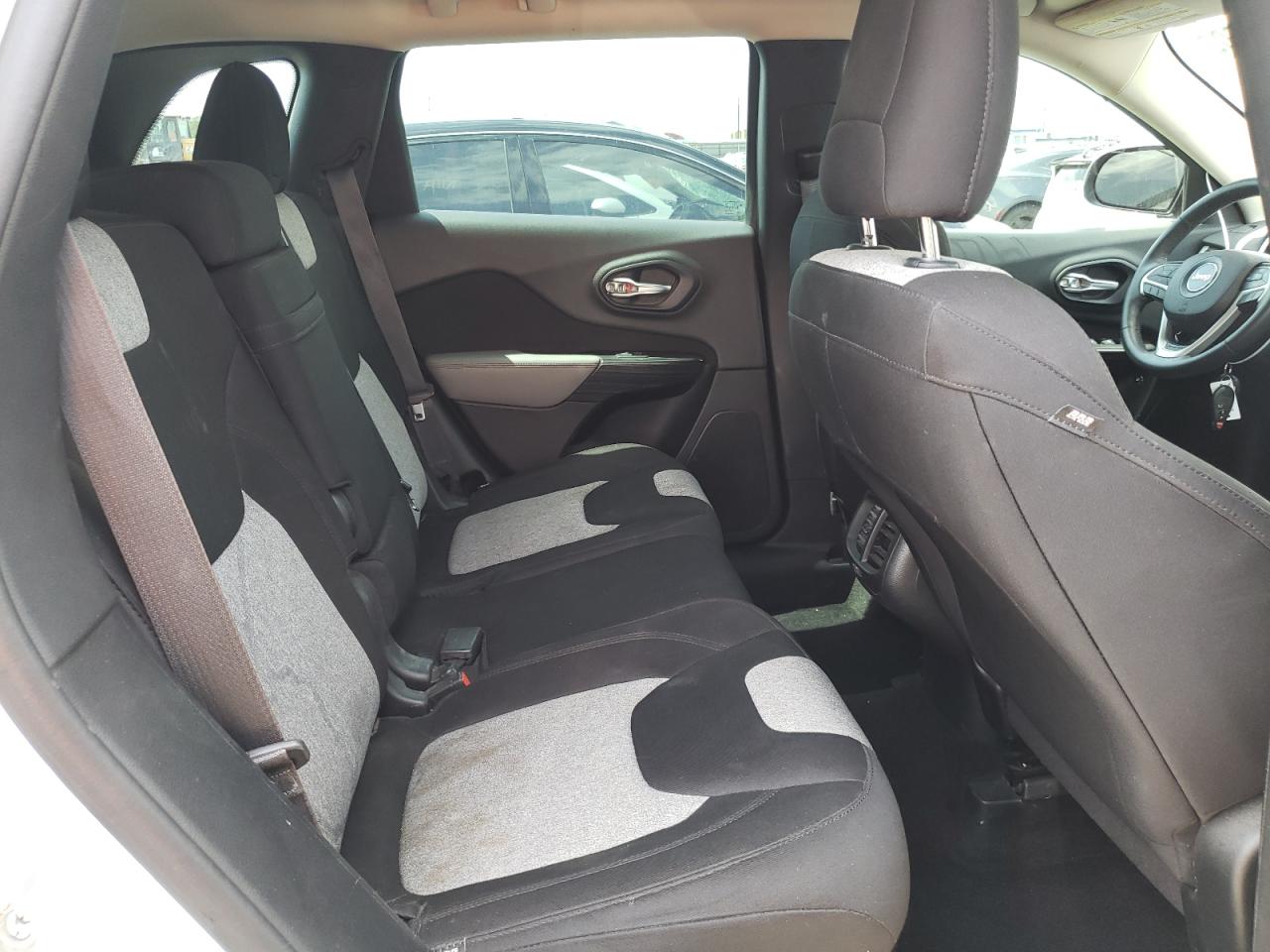 Photo 6 from auction – 2014 JEEP CHEROKEE S with VIN 1C4PJMAB2EW259872