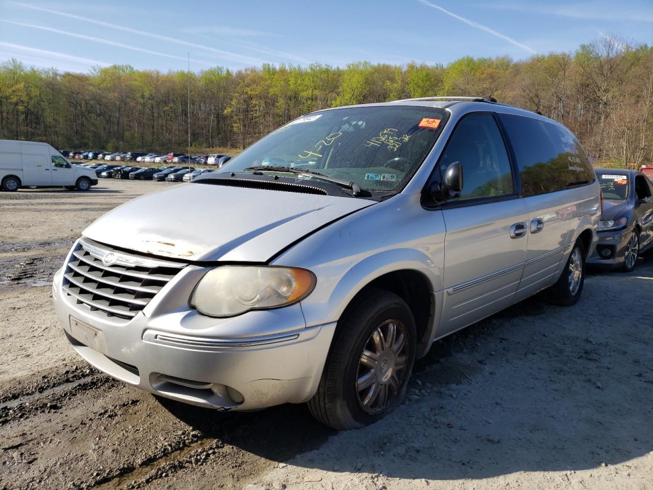 Photo 2 from auction – 2005 CHRYSLER TOWN & COU with VIN 2C8GP64L35R319230