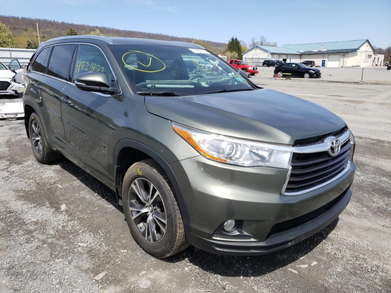 TOYOTA HIGHLANDER 2016 with VIN 5TDJKRFH5GS334919 - Photo from auction