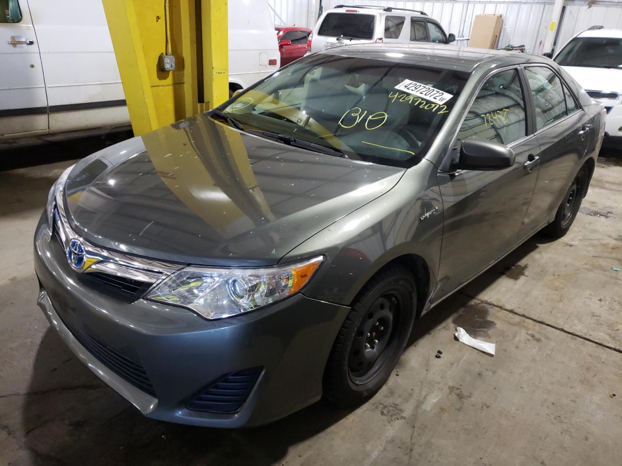Photo 2 from auction – 2012 TOYOTA CAMRY HYBR with VIN 4T1BD1FK7CU015311