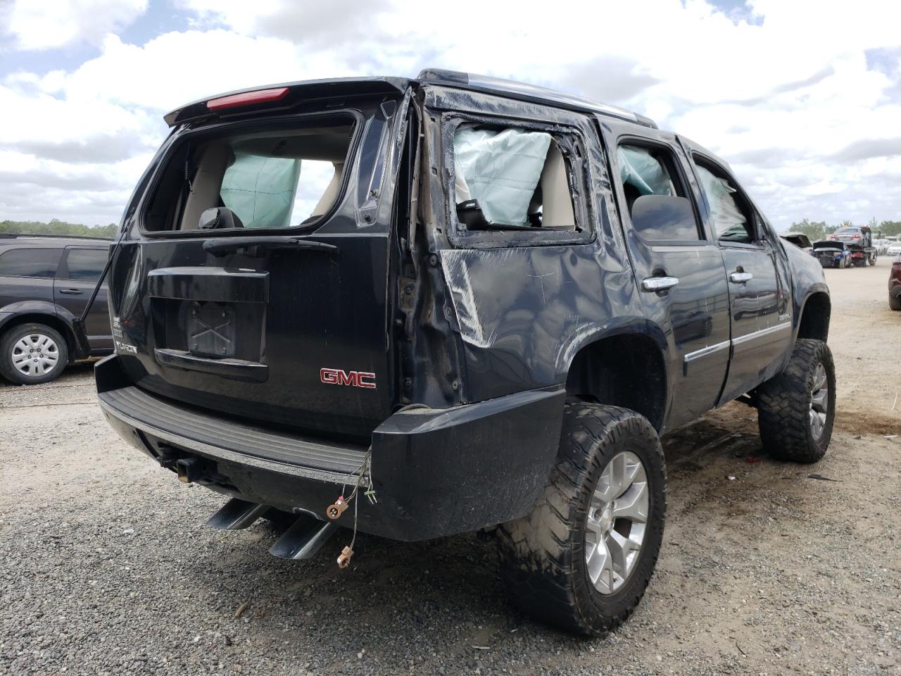 Photo 4 from auction – 2011 GMC YUKON DENA with VIN 1GKS1EEF7BR367836