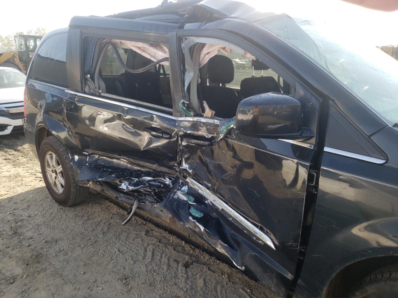 Photo 9 from auction – 2011 CHRYSLER TOWN & COU with VIN 2A4RR5DG0BR698081