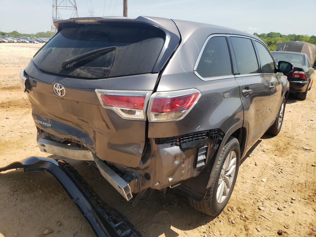 Photo 4 from auction – 2015 TOYOTA HIGHLANDER with VIN 5TDZARFH2FS009116