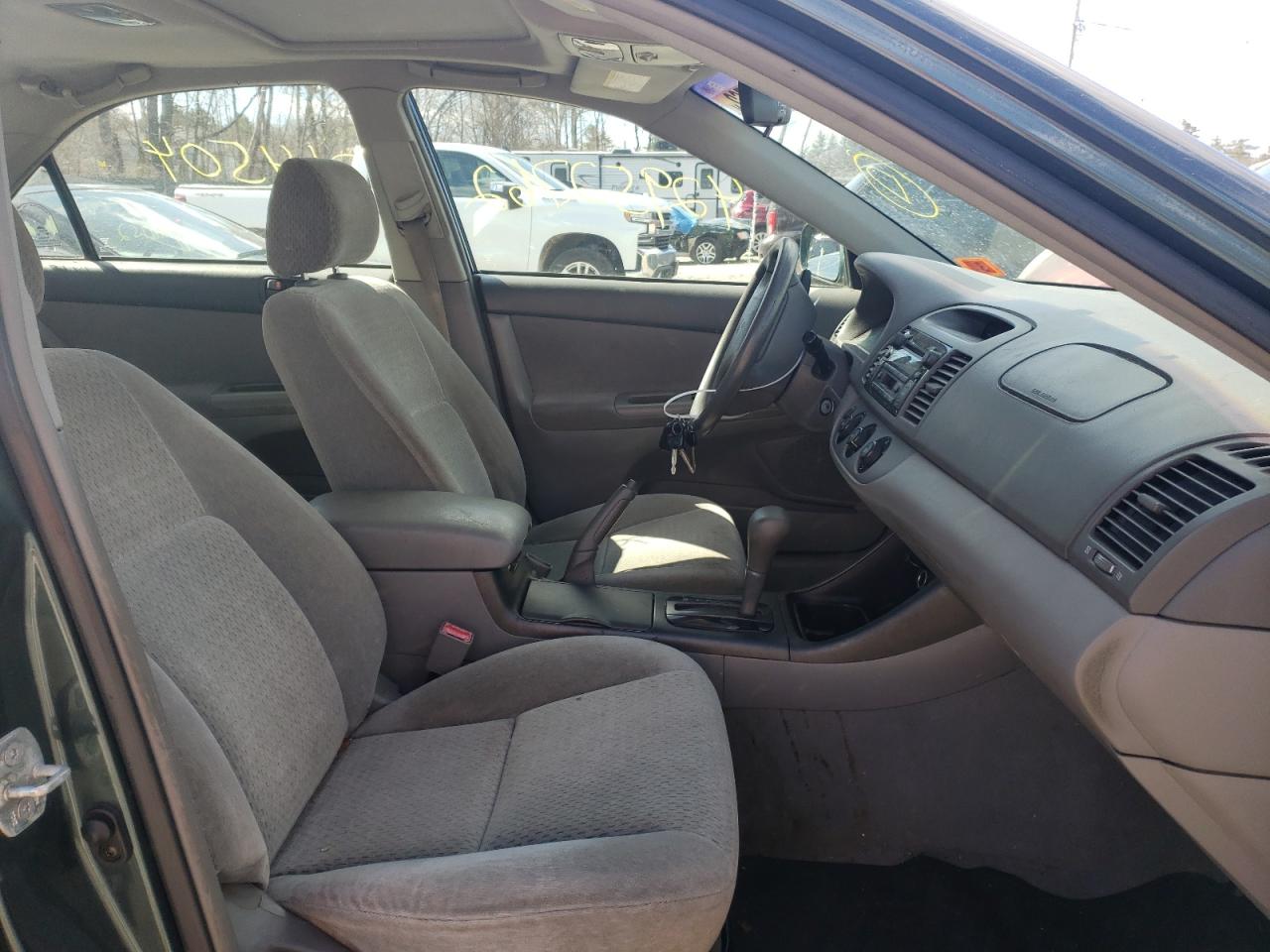 Photo 5 from auction – 2002 TOYOTA CAMRY LE with VIN 4T1BE32K02U563423