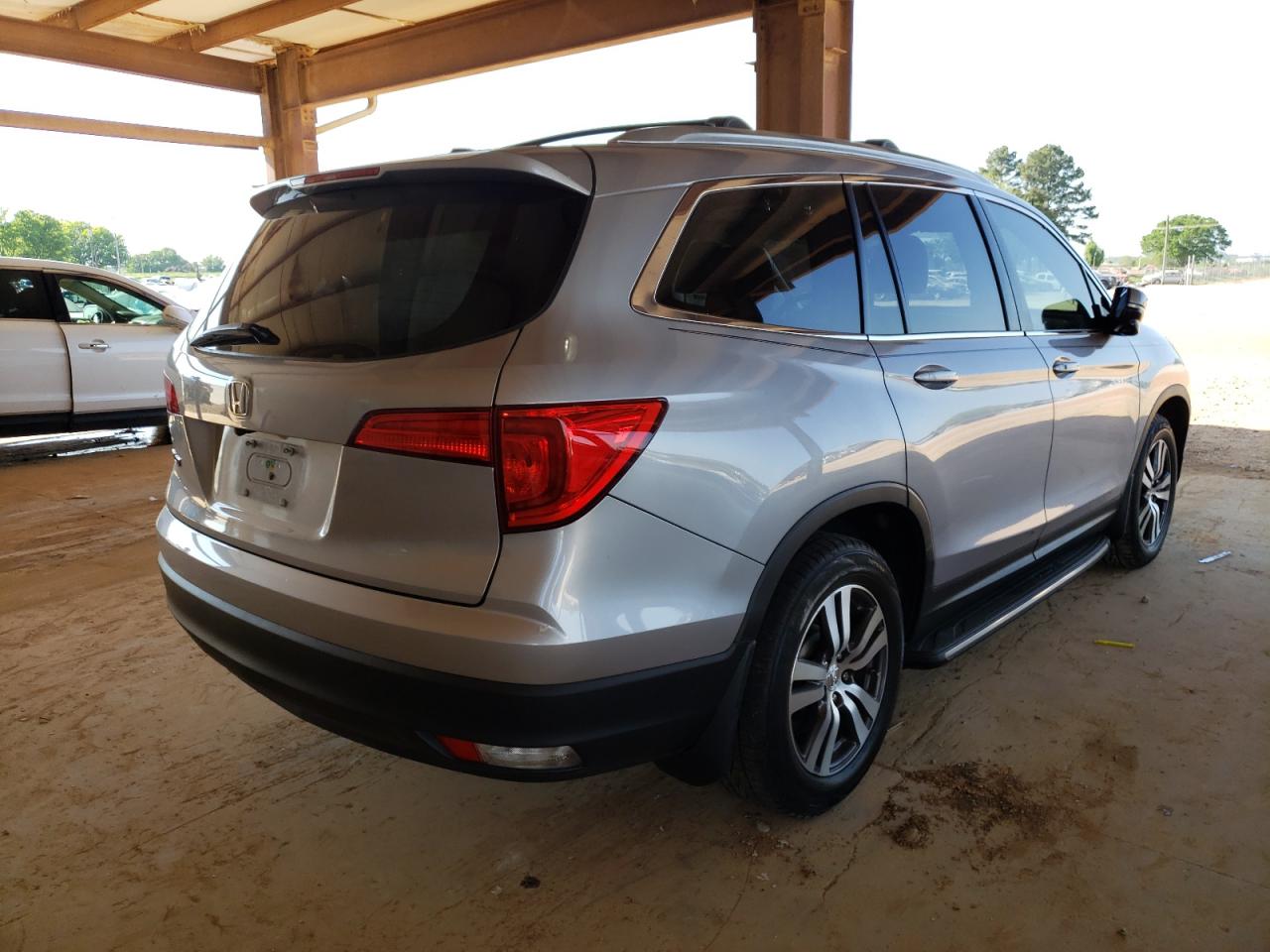 Photo 4 from auction – 2016 HONDA PILOT EXL with VIN 5FNYF5H50GB052853