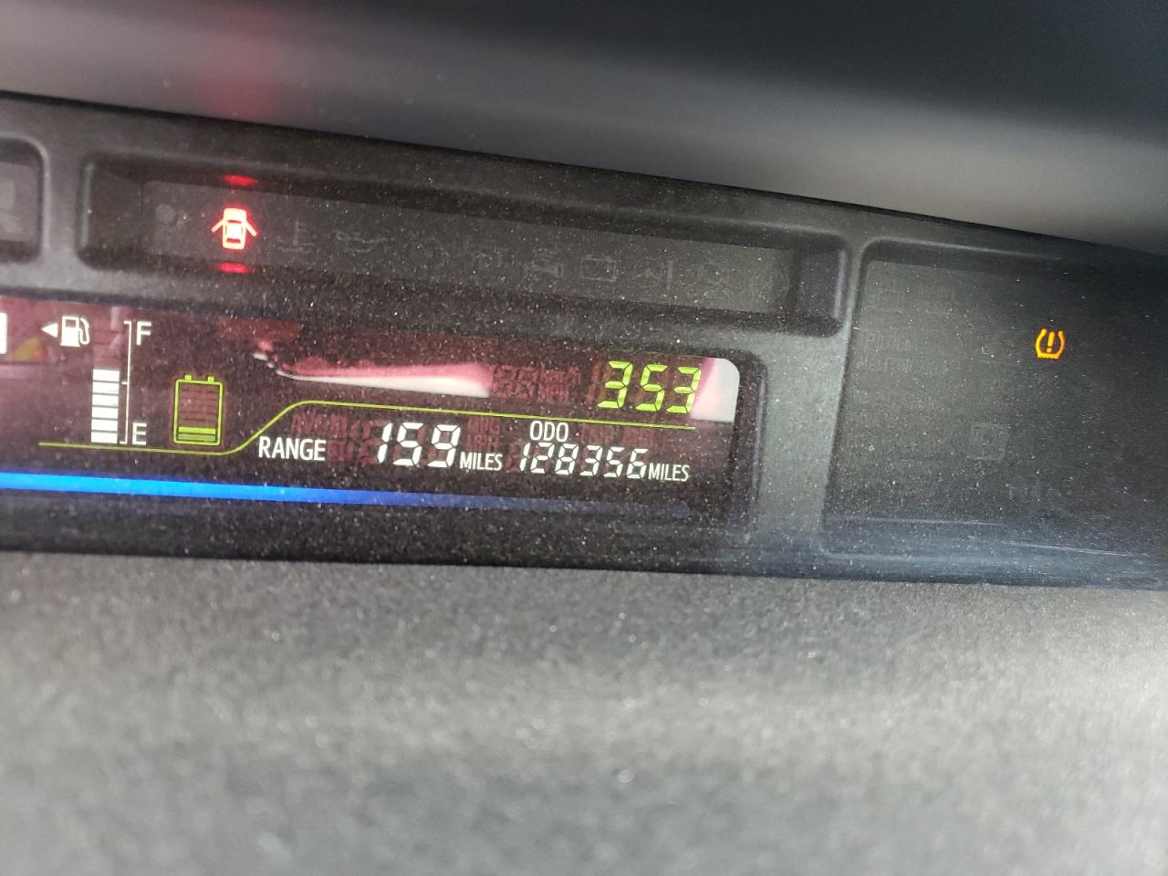 Photo 8 from auction – 2017 TOYOTA PRIUS V with VIN JTDZN3EU0HJ064356