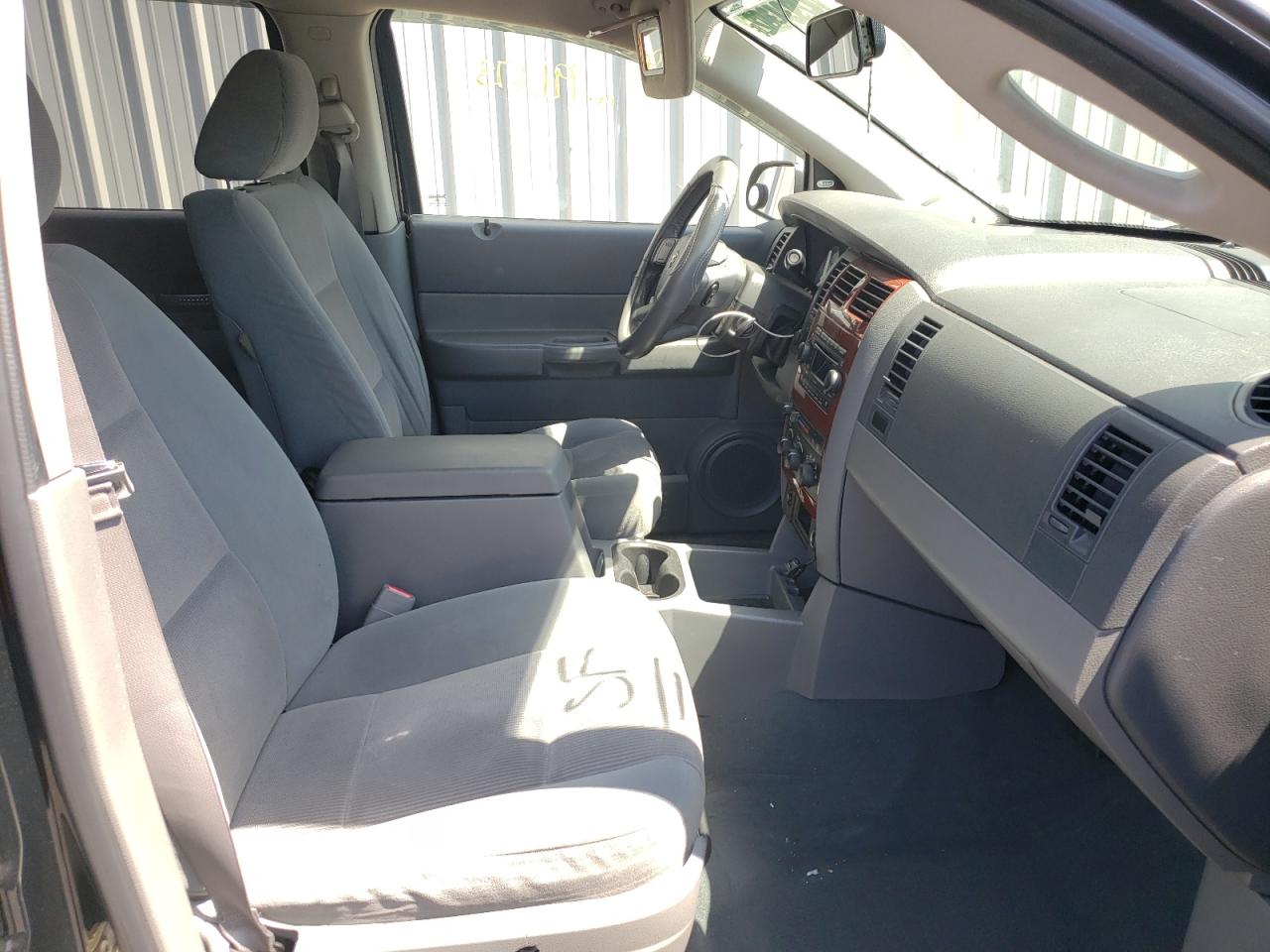 Photo 5 from auction – 2005 DODGE DURANGO SL with VIN 1D8HB48N05F552480