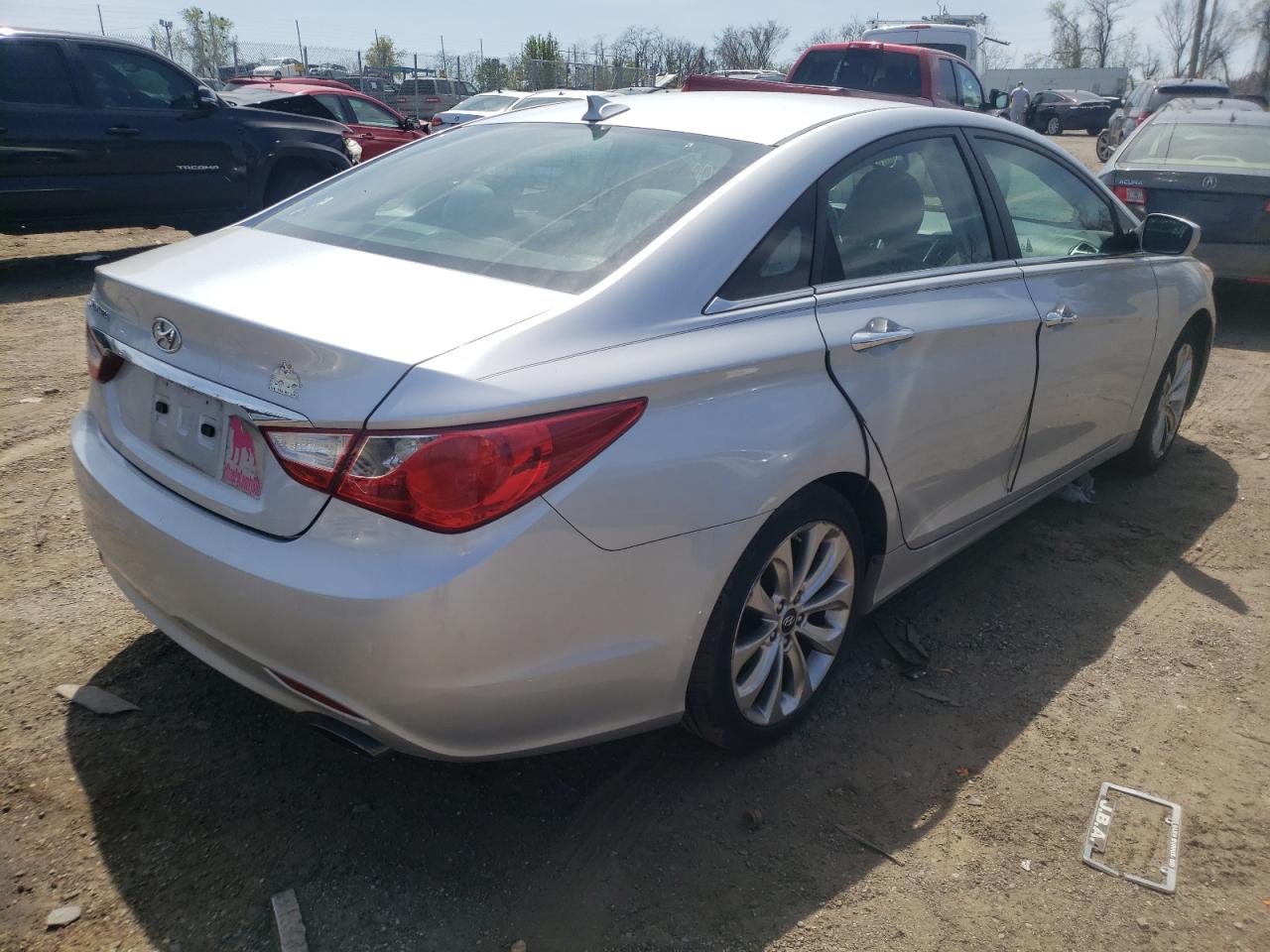 Photo 4 from auction – 2013 HYUNDAI SONATA SE with VIN 5NPEC4AC3DH717336