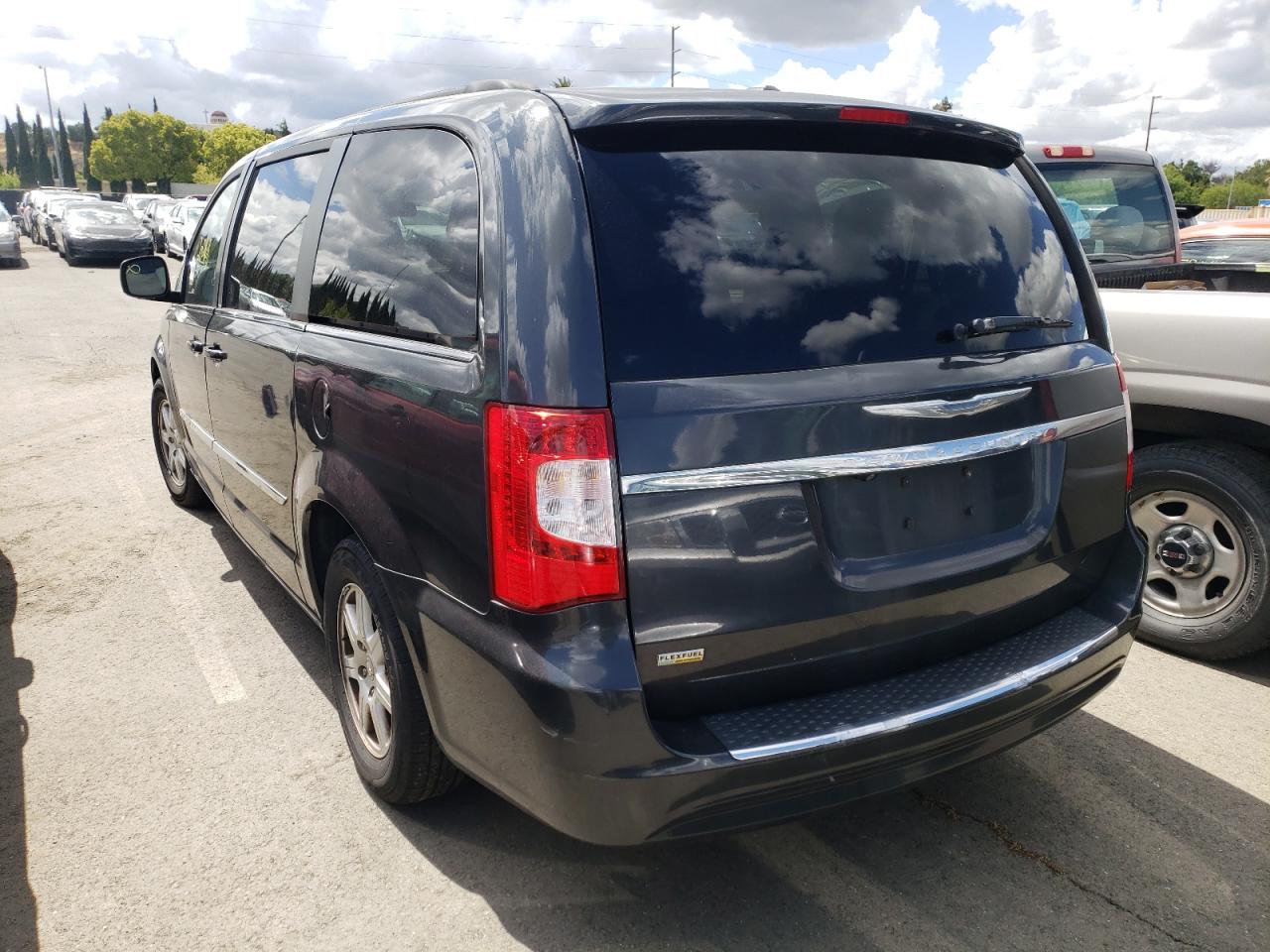 Photo 3 from auction – 2012 CHRYSLER TOWN & COU with VIN 2C4RC1BG5CR305647