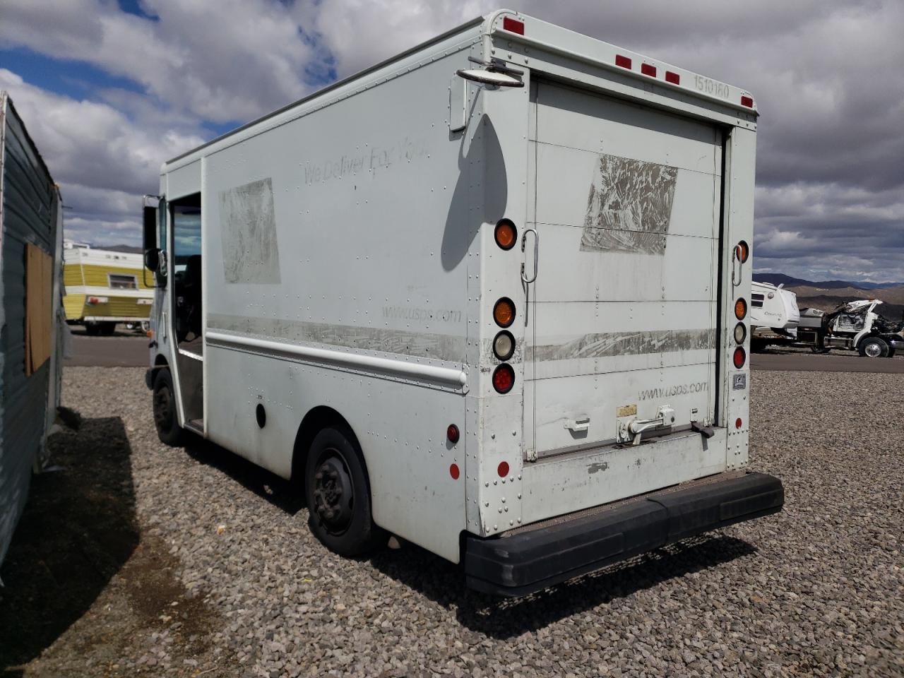Photo 3 from auction – 2002 FREIGHTLINER CHASSIS M with VIN 4UZAANBW62CJ09771